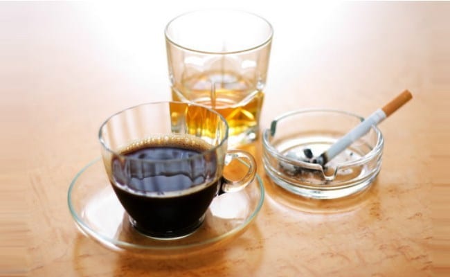 Không uống các loại đồ uống chứa cafein, thuốc lá, rượu bia