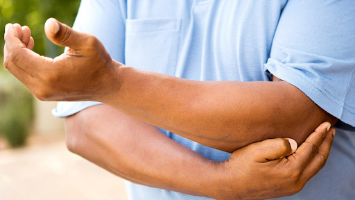 Chấn thương khuỷu tay có thể là viêm u bao hoạt dịch khuỷu tay
