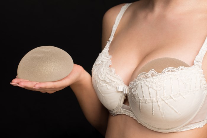 Ngực được nâng nhờ phẫu thuật thẩm mỹ có thể duy trì vẻ đẹp suốt đời không?